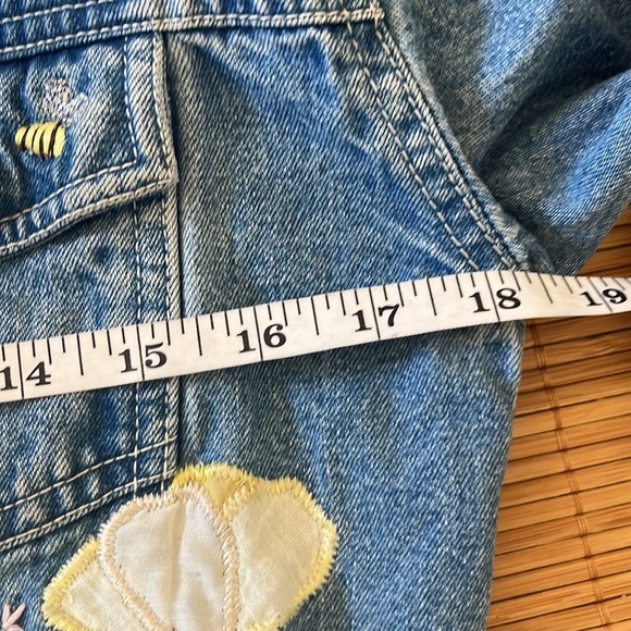 Vintage Girl's M GAP ORIGINAL Blue Denim / Jean Jacket with Floral Embroidery - Picture 10 of 11